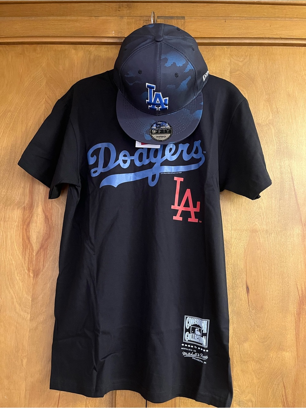 Los Angles Dodgers fit bundle Sz small shirt and hat both new